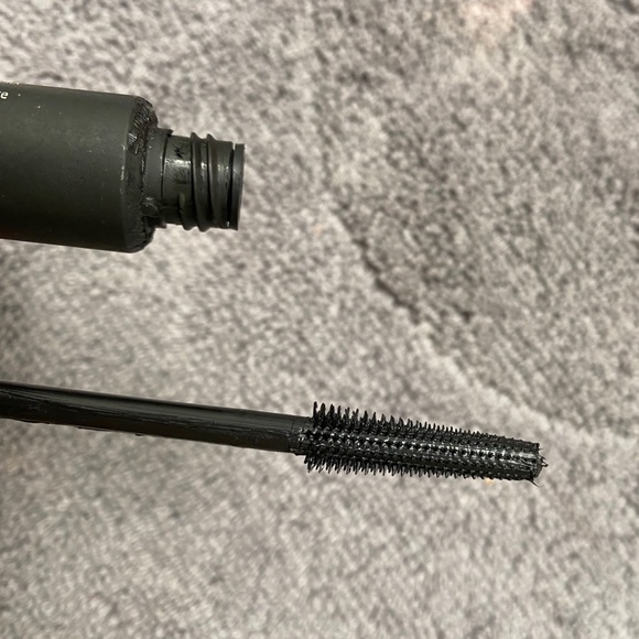 Mascara - Picture 2 of 7